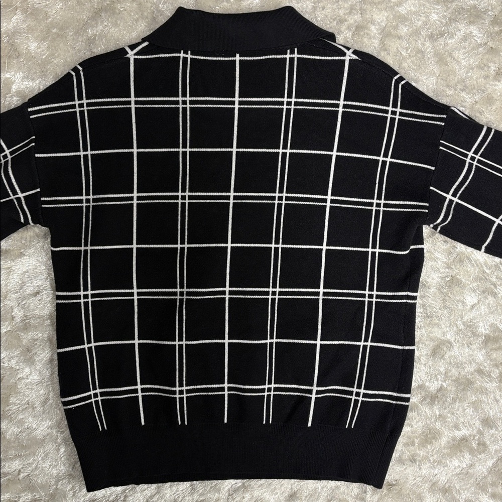 Sioni Black and White Checkered V-Neck collared Sweater - Picture 4 of 4